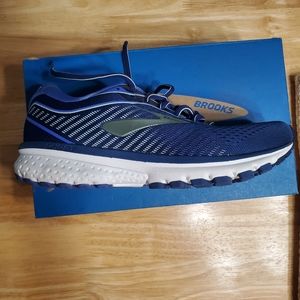Women's brooks ghost 12 size 8W